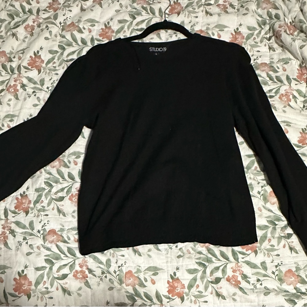 BLACK PUFFED SLEEVE SWEATER
